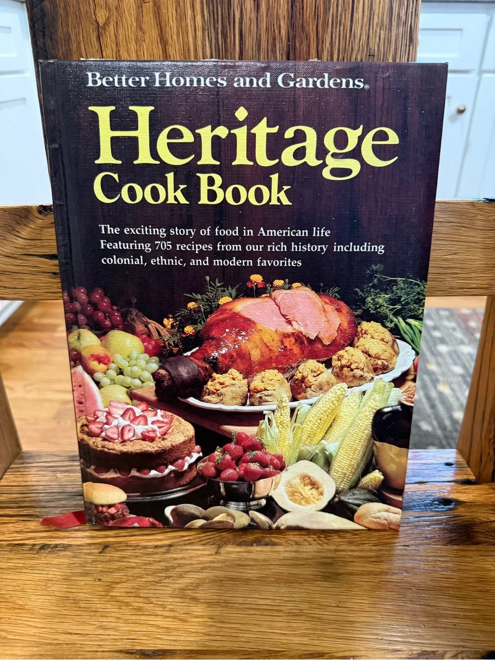 Better Homes and Gardens Heritage Cook Book — Cream and Blue Illustrated Cover